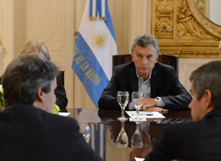 Macri prepara el decreto de achique del Estado y va por 10.000 jubilaciones anticipadas