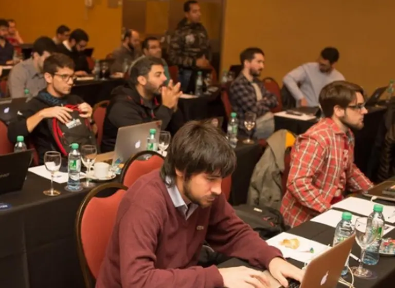 Segunda edición del hackaton que recluta talentos IT para posiciones con sueldos de u$s100.000