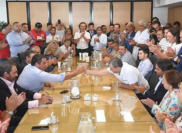 Triaca abrió temporada de paritarias al 15% sin cláusula gatillo