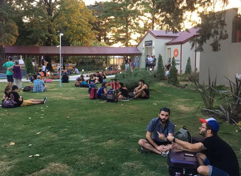 CEO de Flybondi mostró la "precaria" sala de embarque de El Palomar