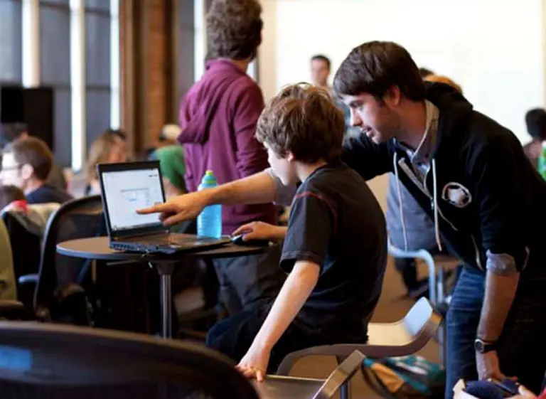 Leyes de hace 50 años versus empleos del siglo 21: una batalla que ya se juega en la industria audiovisual argentina