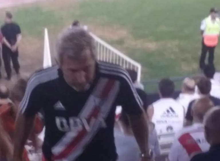 Video: incómodo momento para Frigerio por los insultos a Macri en la cancha de River