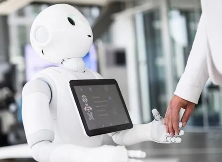 Así­ es Josie Pepper, el robot asistente del aeropuerto de Múnich