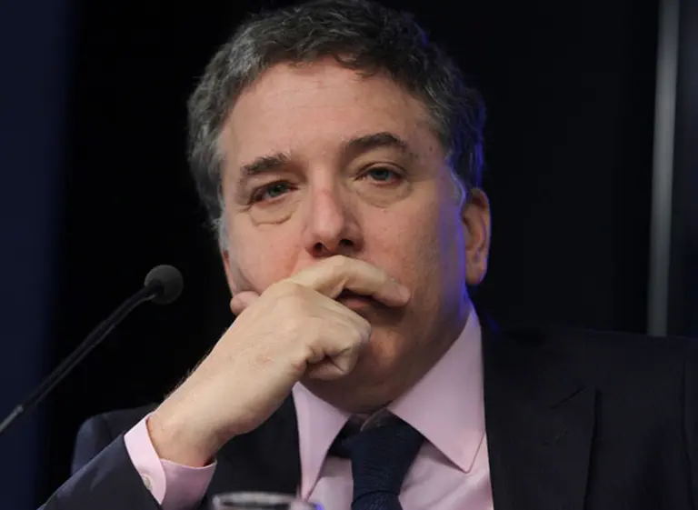 Denuncian que Dujovne entró al blanqueo y la oposición pide su renuncia