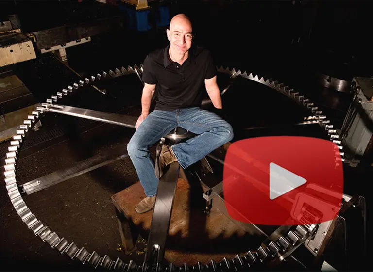 Video: el enorme reloj de Jeff Bezos que dará la hora durante 10.000 años