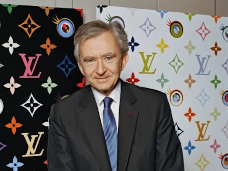 Económico y con el foco puesto en la seguridad: ¿cuál es el auto elegido por el dueño de Louis Vuitton y Christian Dior?