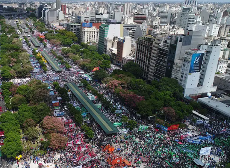 ¿Cuál fue la convocatoria de la marcha organizada por el sindicato de Camioneros?
