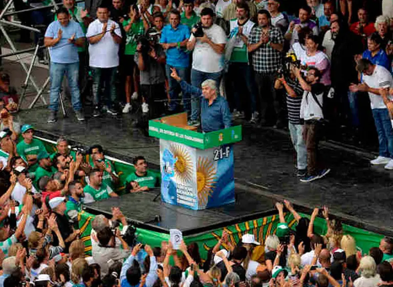 A la defensiva y bajo presión de aliados, Moyano se ve empujado a la convocatoria a un paro general