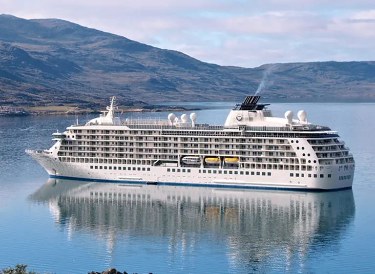 The World, el crucero de los millonarios, ya navega hacia Buenos Aires