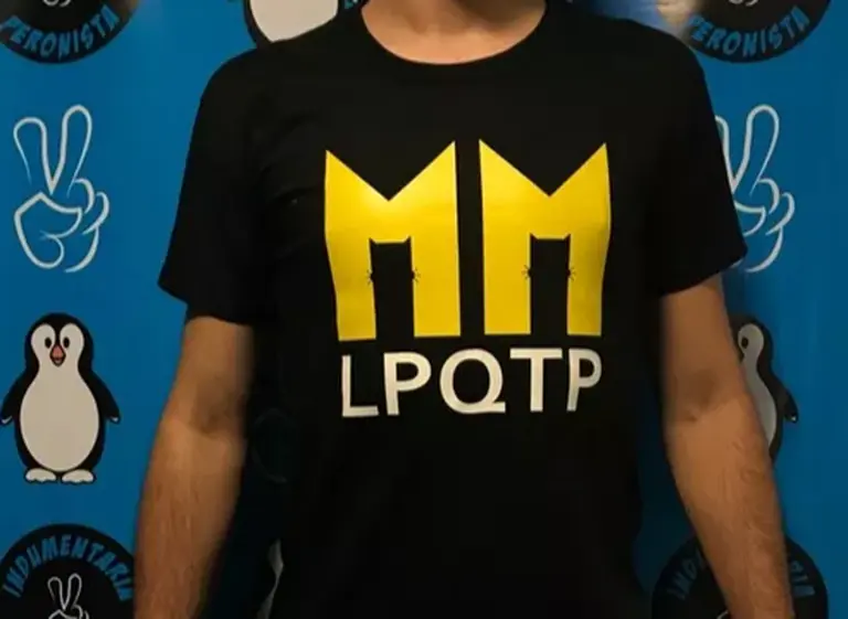 Ya se venden las remeras futboleras "anti Macri" en Mercado Libre a $250