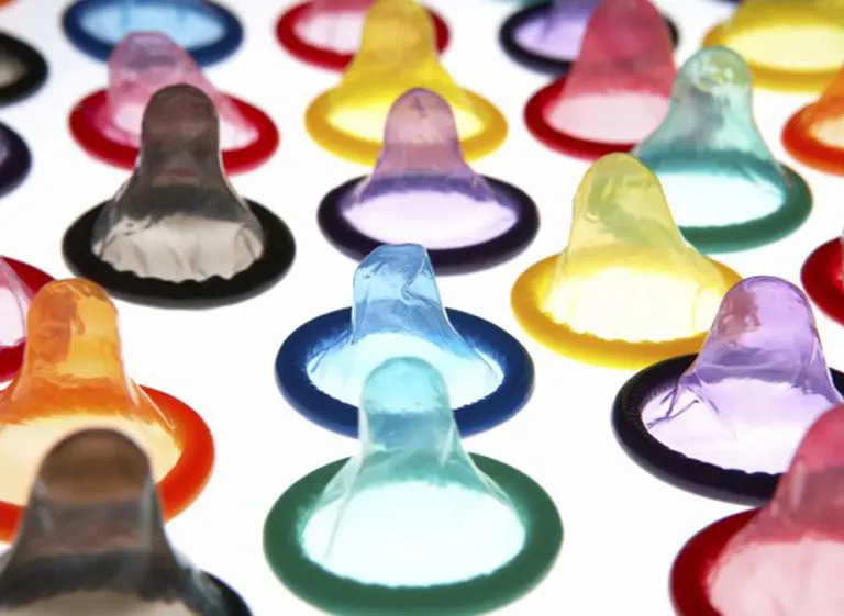 La ANMAT prohí­be la venta de un lote de preservativos Tulipán porque están vencidos