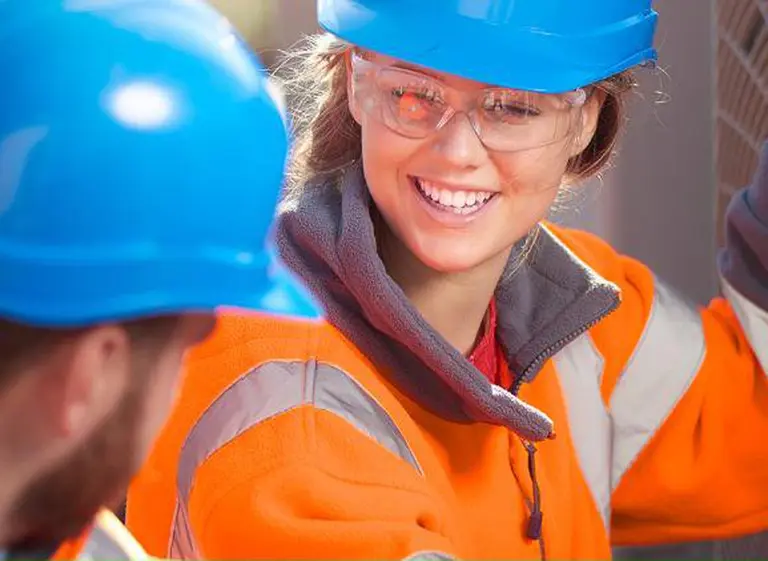 Schneider Electric se comprometió a eliminar la disparidad salarial entre géneros de su nómina antes de que termine el año