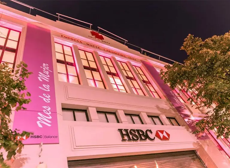 Dí­a de la Mujer: HSBC se suma e ilumina sus edificios de rosa