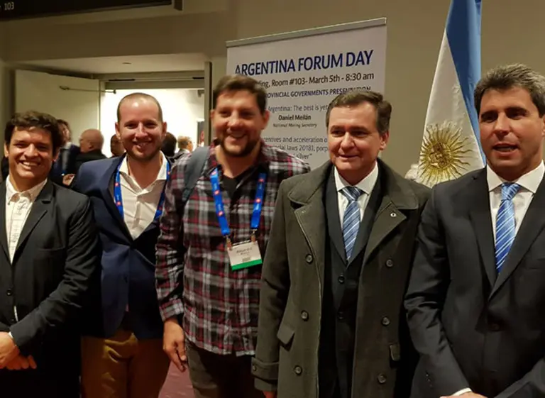 Los ganadores del primer hackathon minero argentino mostraron su proyecto en Canadá