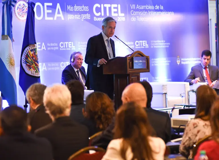 La pulseada telco: Gobierno pide inversión para conectar más gente y empresas reclaman por impuestos