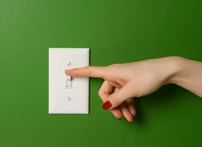 Eliminan contribuciones municipales de las facturas de luz y agua