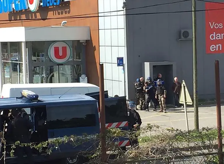 Ataque terrorista en Francia: ISIS se adjudicó la toma de rehenes que terminó con cuatro muertos y heridos