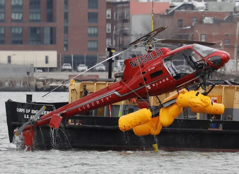 Tragedia del helicóptero en Nueva York: el arnés de un pasajero habrí­a causado el accidente