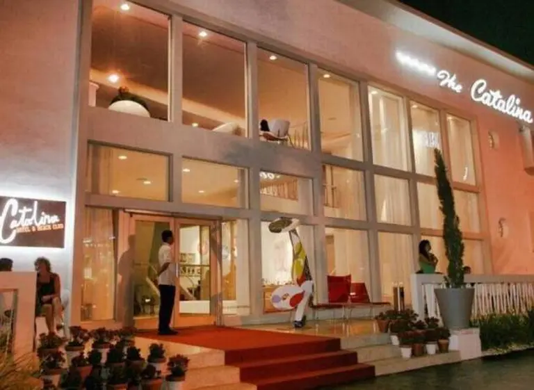 ¿Qué hotel de Miami Beach fue demandado por presunto abuso del gerente a turistas?