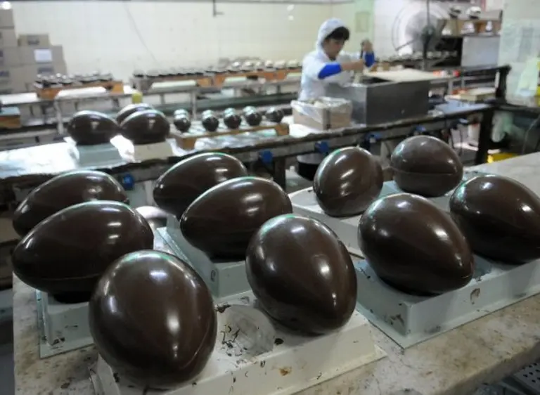 La fábrica de chocolates Arrufat vende huevos de Pascua a mitad de precio para pagar $86.000 de luz