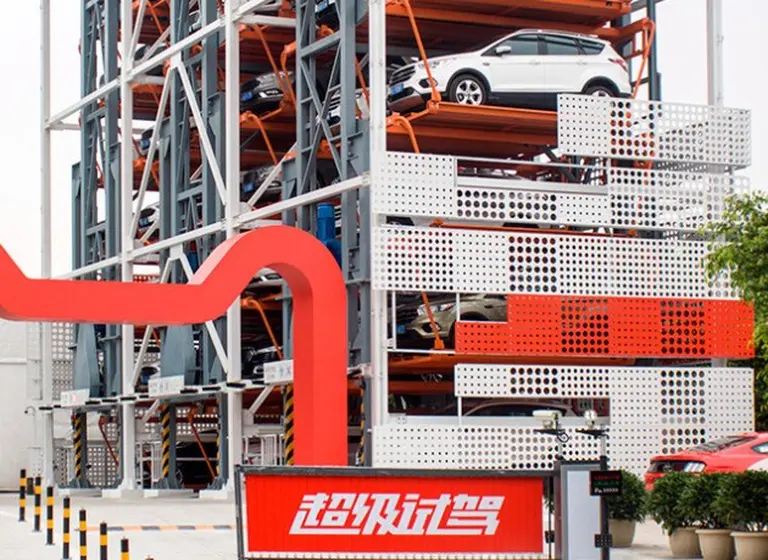 Video: así­ es la primera máquina "expendedora" de autos que lanza Ford en alianza con Alibaba