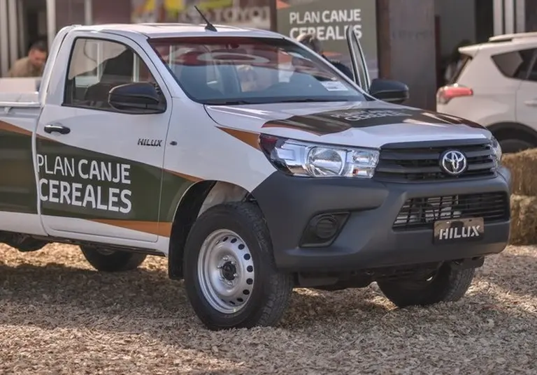 Toyota presentó su "plan canje" de cereales para facilitar la compra de la Hilux