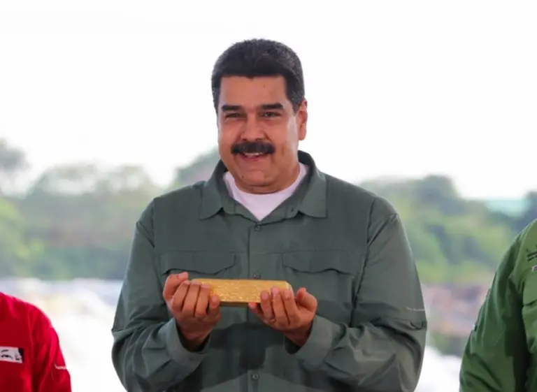Denuncian a Maduro por enviar 2,1 toneladas de oro a Emiratos írabes Unidos