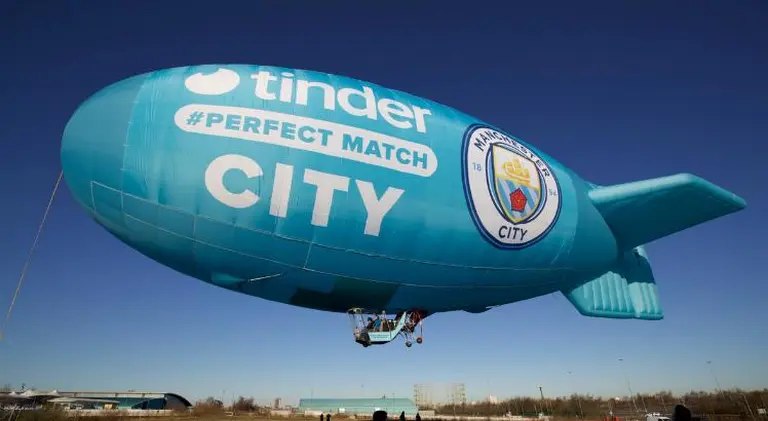 Camisetas que levantan: Tinder patrocinará al Manchester City