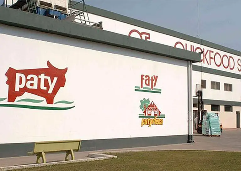 Otra empresa en crisis: Quickfood abre retiros voluntarios para reducir personal y achicar negocios
