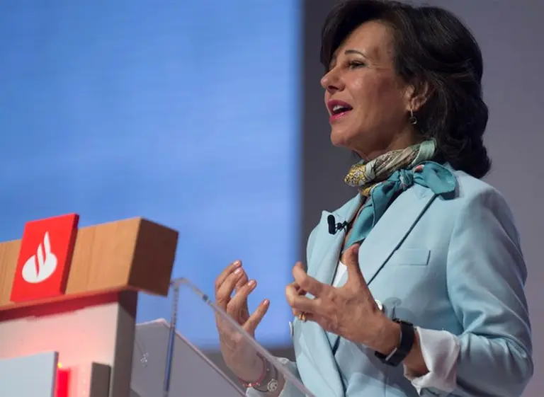 ¿Será por Argentina?: Santander se divide en nueve grupos para protegerse en caso de una crisis