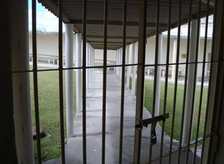 Poco espacio, horarios estrictos y visitas restringidas: así­ pasó a ser la vida de Lula en la prisión de Curitiba