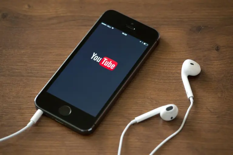 YouTube activa la reproducción automática de videos de su página principal