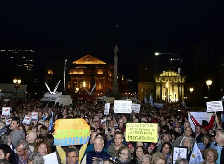 Multitudinaria marcha a Tribunales para pedir por una reforma del Poder Judicial