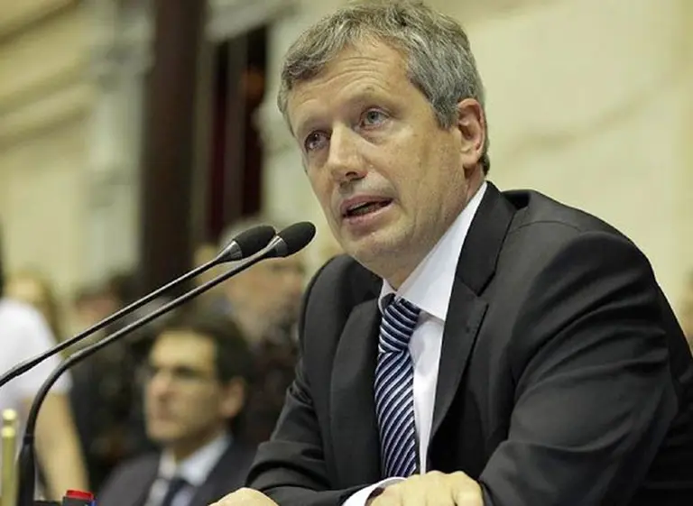 La salida de Emilio Monzó de la cámara de Diputados debilita el "ala polí­tica" del oficialismo