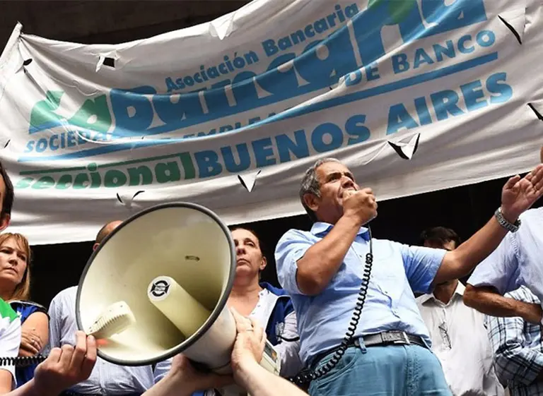 Bancarios adhieren al paro del 25, por lo que no habrá actividad financiera el lunes
