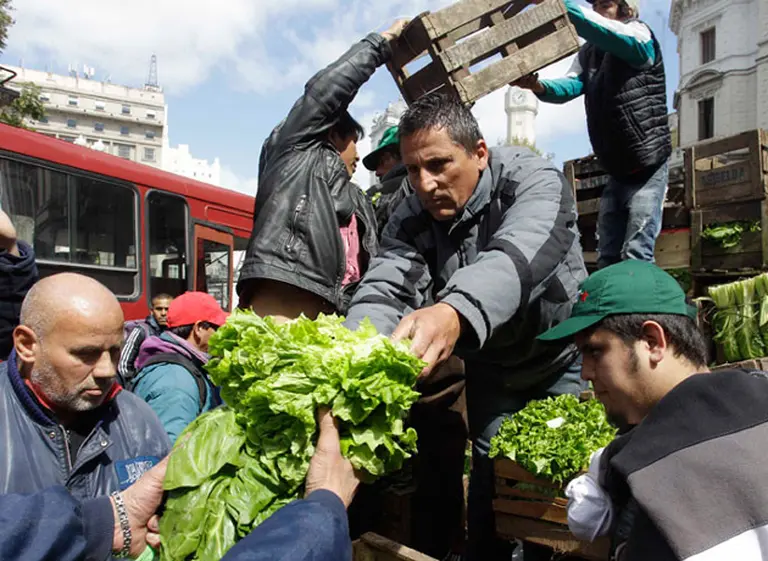 "Verdurazo" frente al Congreso para reclamar por ley de acceso a la tierra