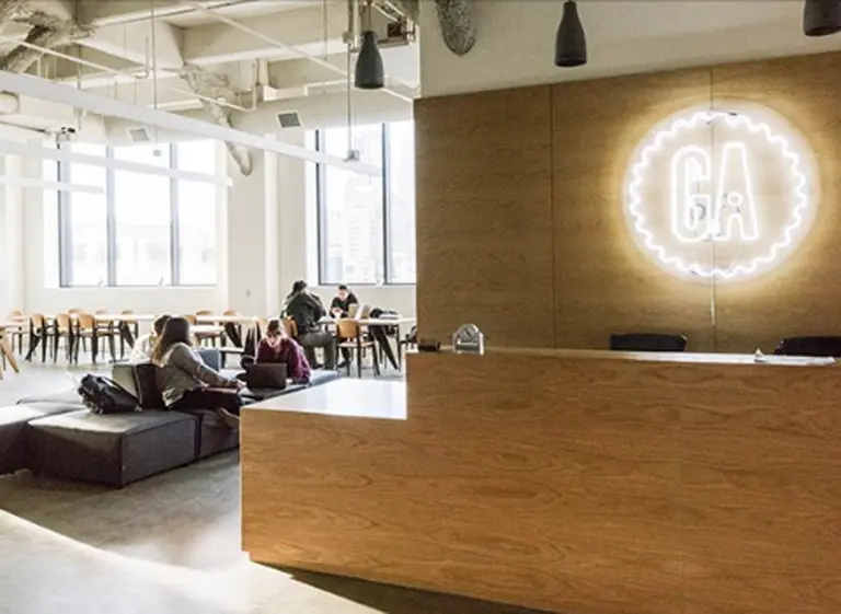 Adecco compró una empresa de capacitación online por u$s412,5 millones