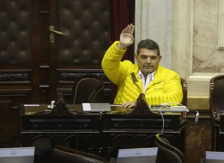 La oposición apuntó contra Alfredo Olmedo, quien se levantó de su banca y abandonó el recinto