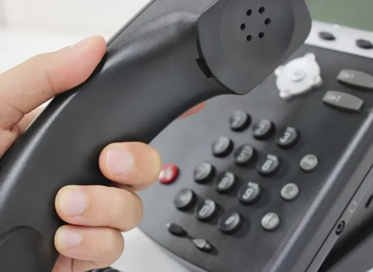 El Gobierno habilita la competencia por clientes que aún tienen telefoní­a fija