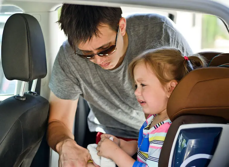 Lanzan un programa de seguridad vial infantil para usar correctamente las sillitas en los autos