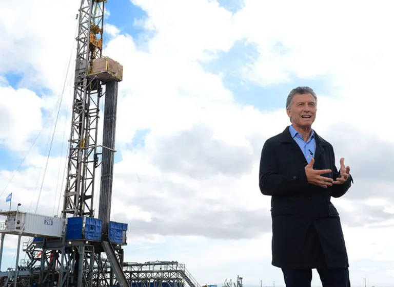 Macri desafí­a a los gobernadores y pide eliminar impuestos para bajar facturas