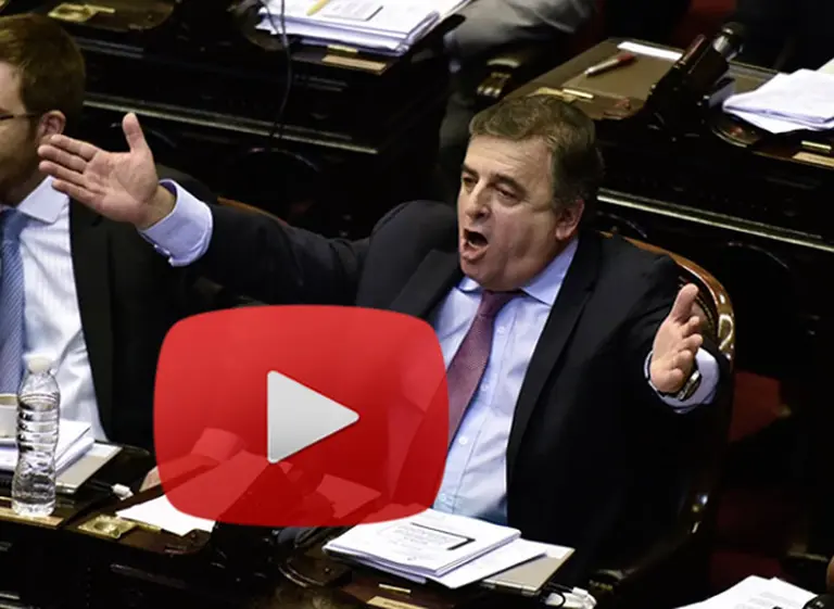 "Ustedes metieron debajo de la cama a uno de los empresarios que más estafó con la energí­a"