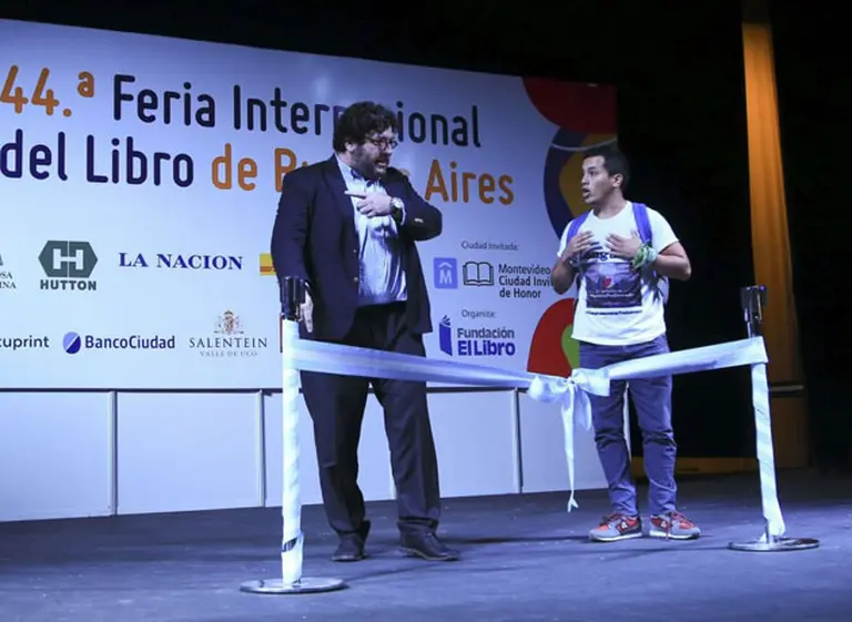 Escrache en la Feria del Libro: funcionarios no pudieron tomar la palabra en la inauguración