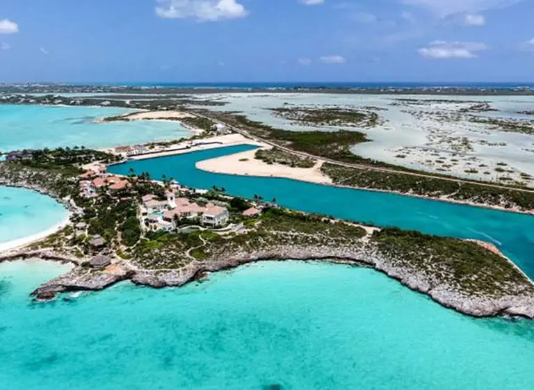 La casa púrpura de Prince en El Caribe se subasta
