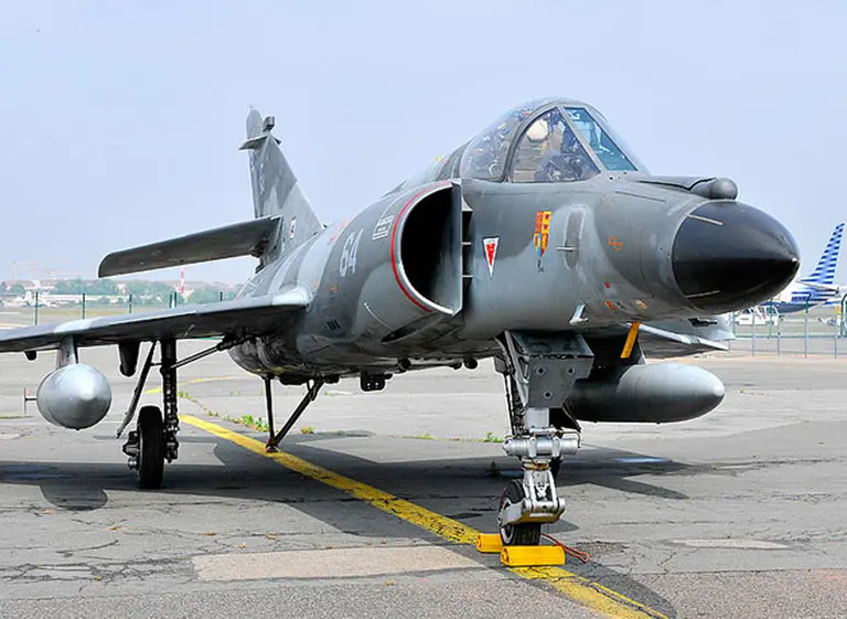 Argentina confirmó la compra de aviones de combate usados a Francia