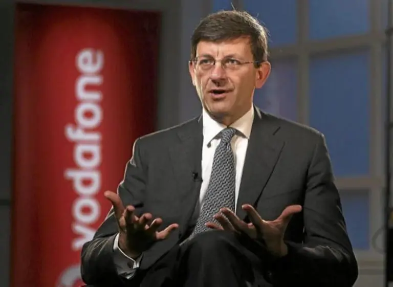 Tras una década en el cargo, renuncia el presidente ejecutivo de Vodafone