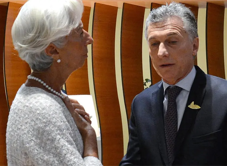 Además del Fondo Monetario, otros tres bancos complementarán la ayuda a la Argentina