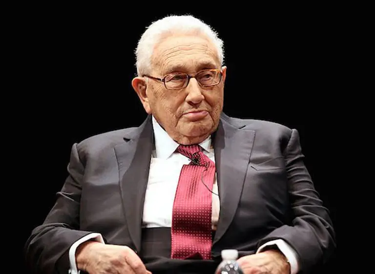 Henry Kissinger, 95 años sin quitarse el traje de diplomático