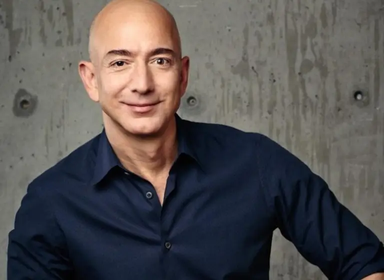 La historia de Jeff Bezos: el niño prodigio que llegó a liderar el comercio electrónico mundial