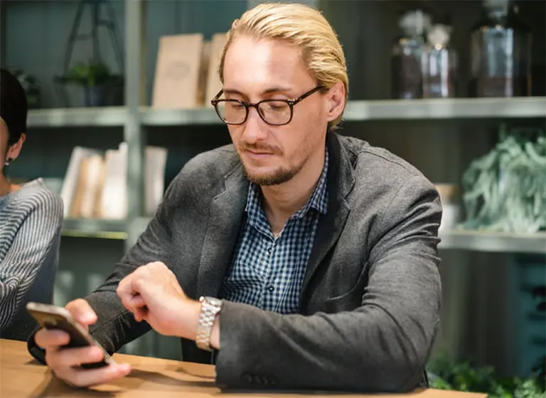 ¿A qué hora hay que apagar el celular para tener una vida plena?